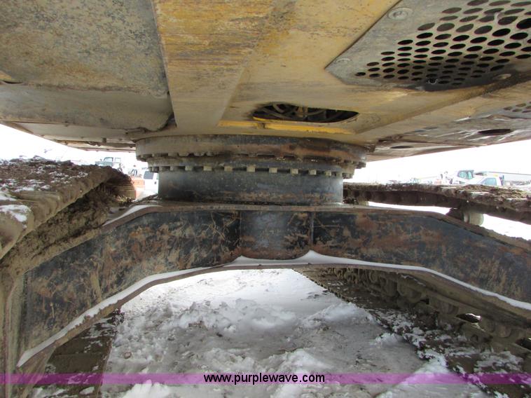 image for item I6615 2005 John Deere 330C LC excavator