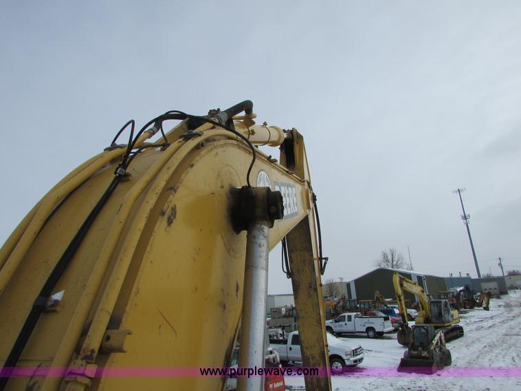 image for item I6615 2005 John Deere 330C LC excavator