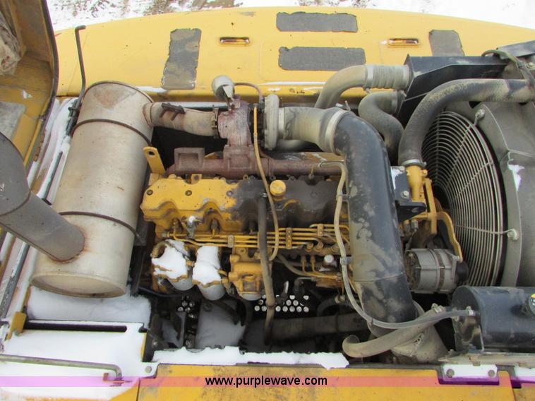 image for item I6615 2005 John Deere 330C LC excavator