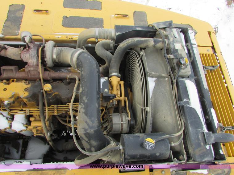 image for item I6615 2005 John Deere 330C LC excavator
