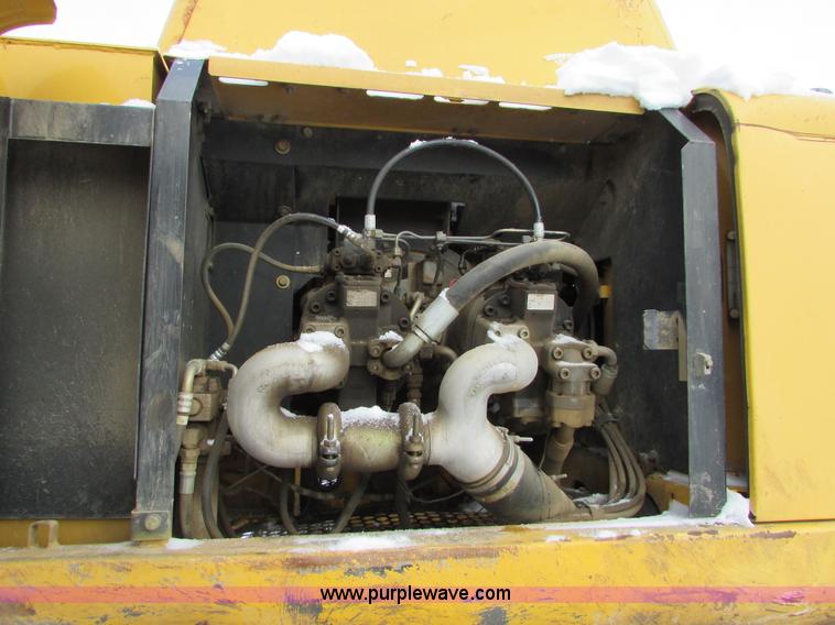 image for item I6615 2005 John Deere 330C LC excavator