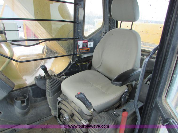 image for item I6615 2005 John Deere 330C LC excavator