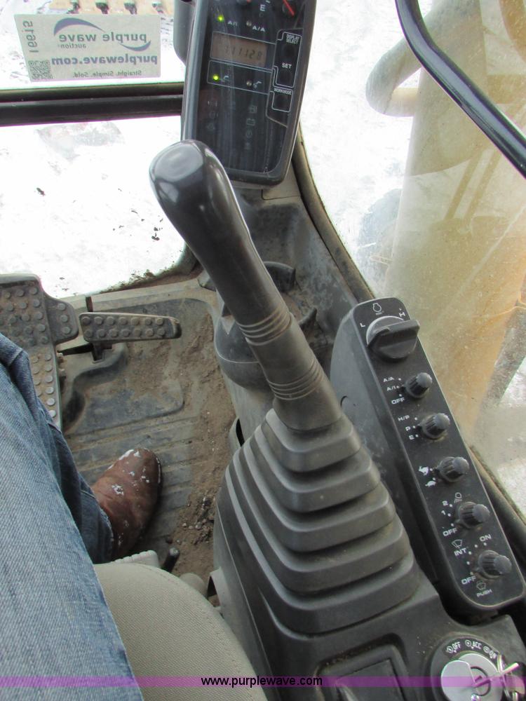 image for item I6615 2005 John Deere 330C LC excavator