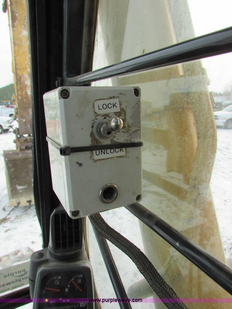 image for item I6615 2005 John Deere 330C LC excavator