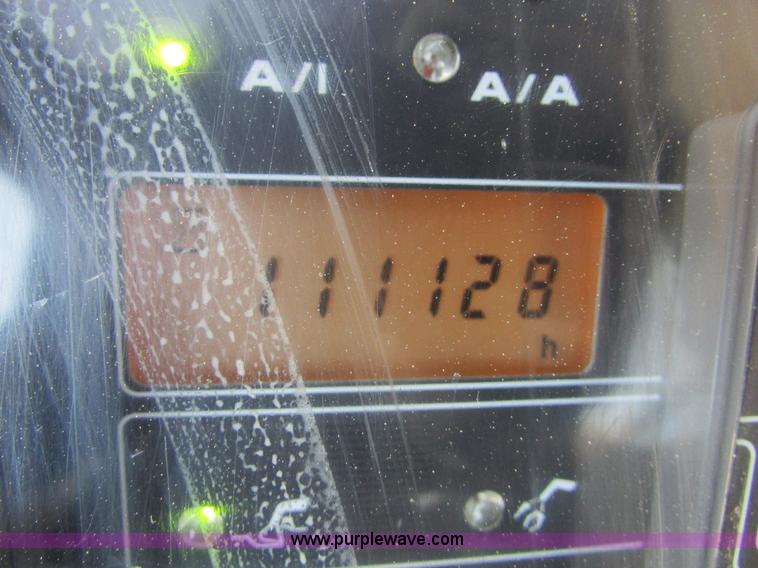 image for item I6615 2005 John Deere 330C LC excavator