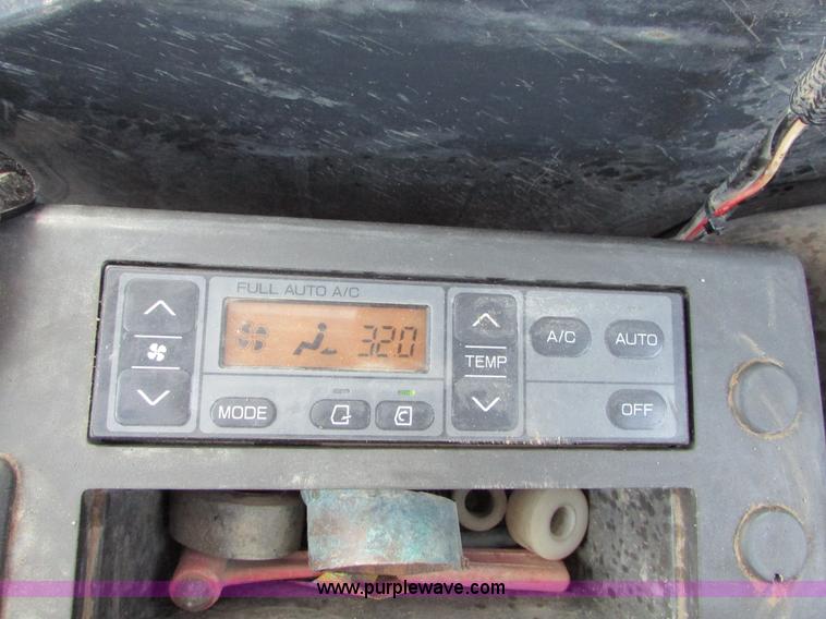 image for item I6615 2005 John Deere 330C LC excavator