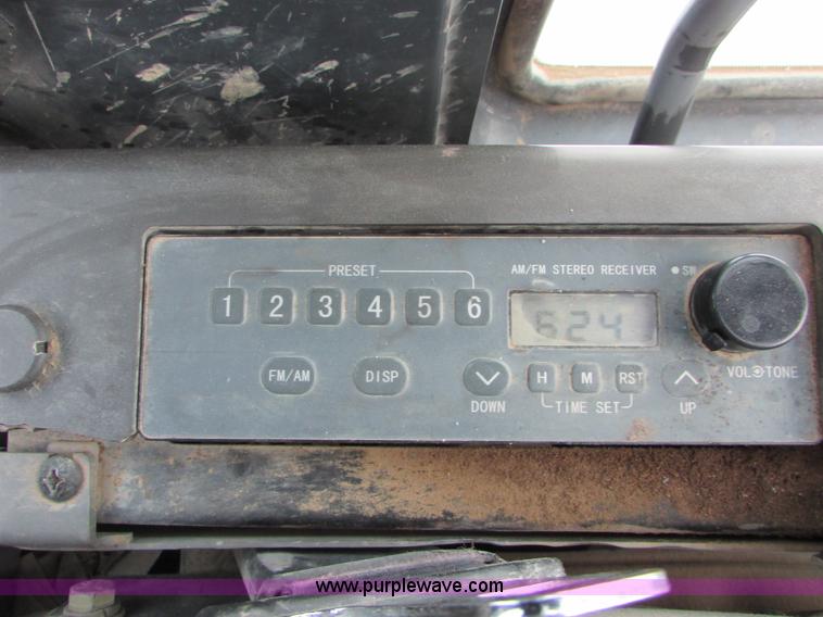 image for item I6615 2005 John Deere 330C LC excavator