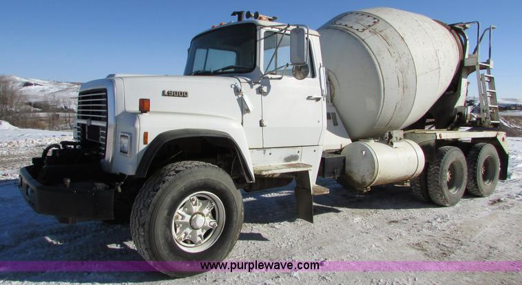 image for item I6656 1989 Ford L9000 mixer truck