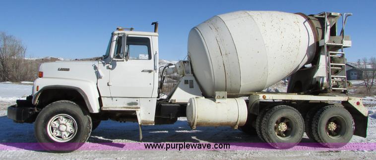 image for item I6656 1989 Ford L9000 mixer truck