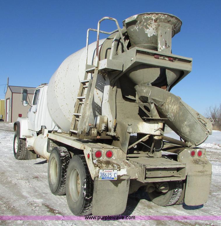 image for item I6656 1989 Ford L9000 mixer truck