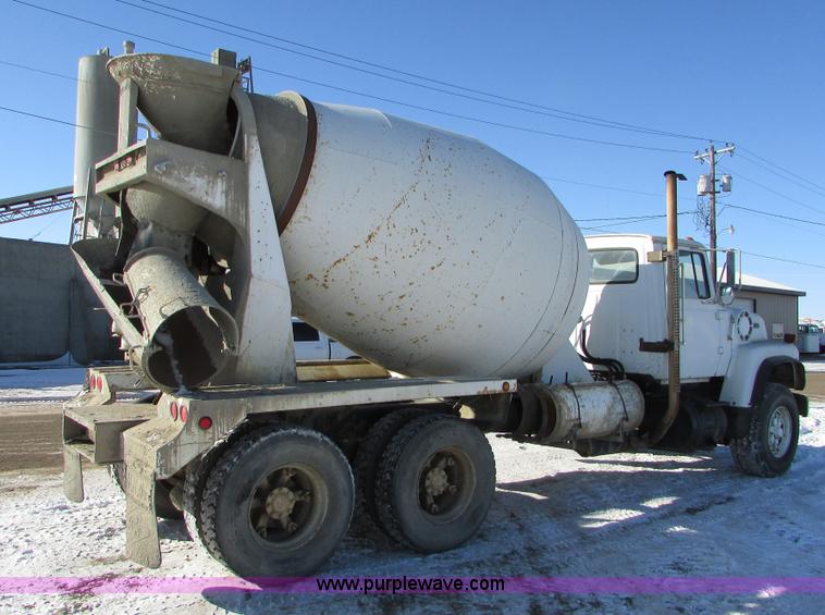 image for item I6656 1989 Ford L9000 mixer truck