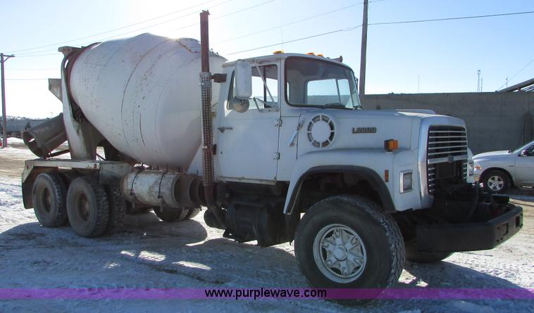 image for item I6656 1989 Ford L9000 mixer truck