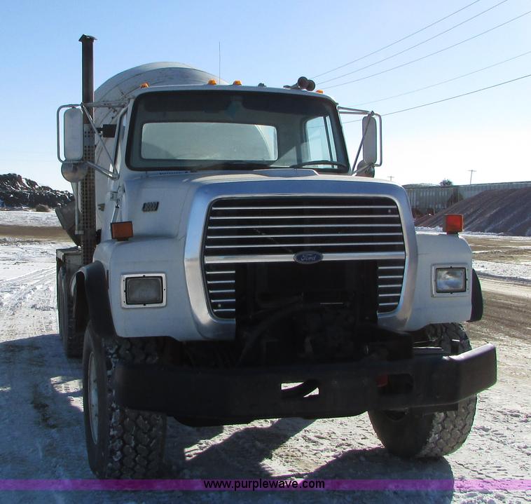 image for item I6656 1989 Ford L9000 mixer truck