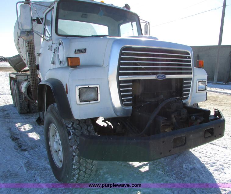 image for item I6656 1989 Ford L9000 mixer truck