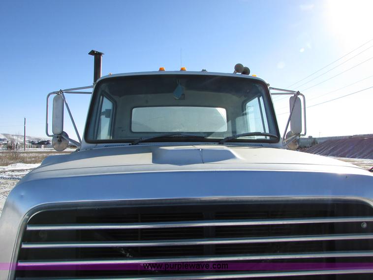 image for item I6656 1989 Ford L9000 mixer truck