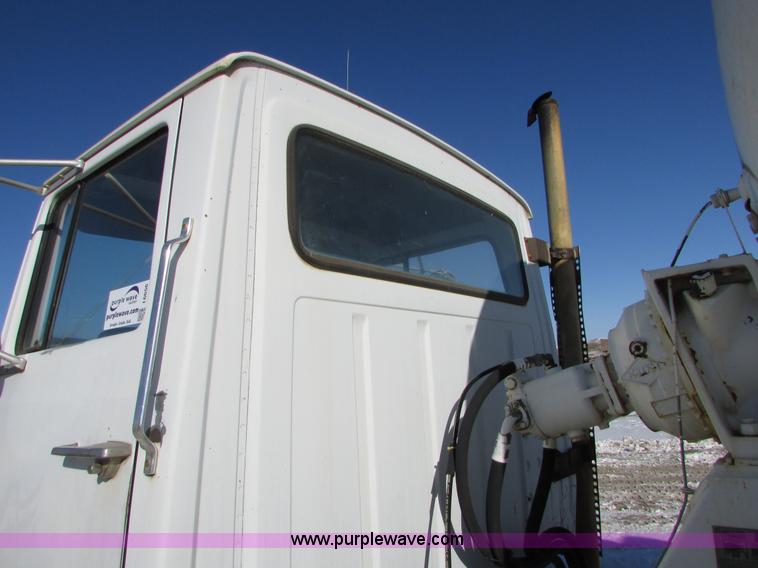 image for item I6656 1989 Ford L9000 mixer truck