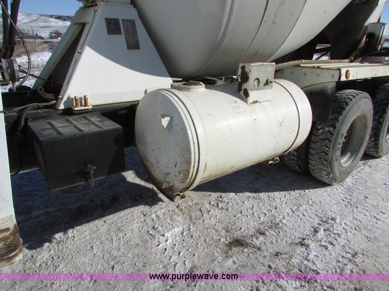 image for item I6656 1989 Ford L9000 mixer truck