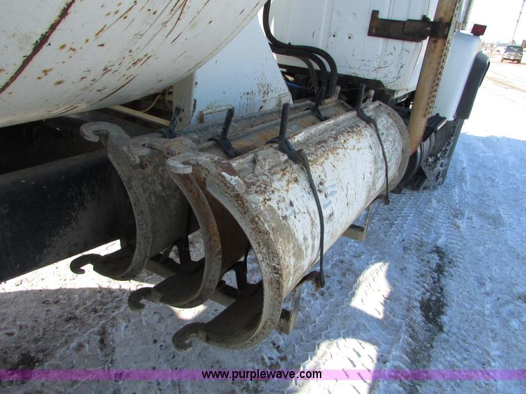 image for item I6656 1989 Ford L9000 mixer truck