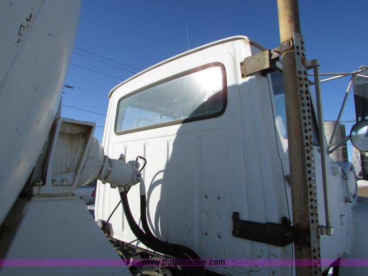 image for item I6656 1989 Ford L9000 mixer truck