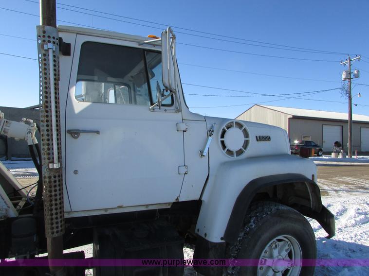 image for item I6656 1989 Ford L9000 mixer truck