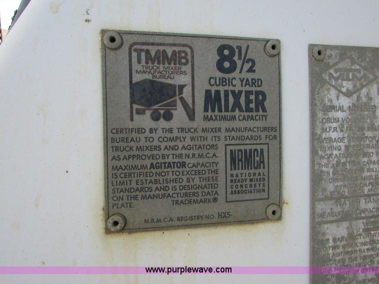 image for item I6656 1989 Ford L9000 mixer truck