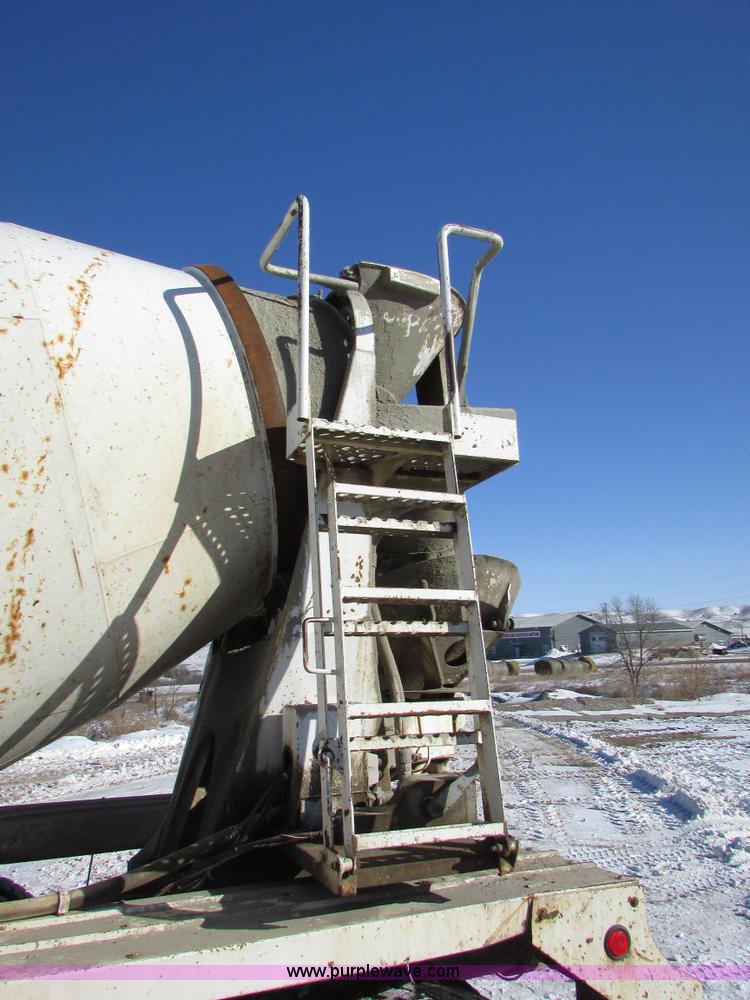 image for item I6656 1989 Ford L9000 mixer truck