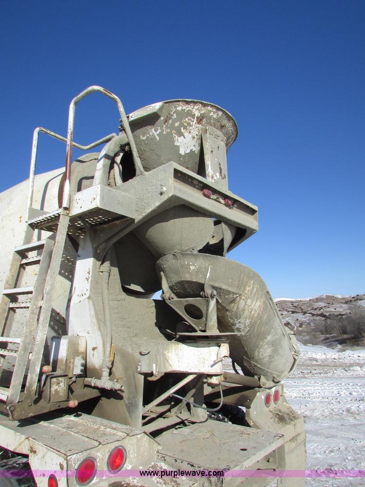 image for item I6656 1989 Ford L9000 mixer truck