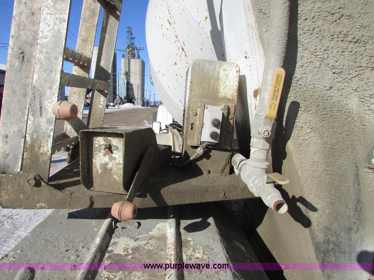 image for item I6656 1989 Ford L9000 mixer truck