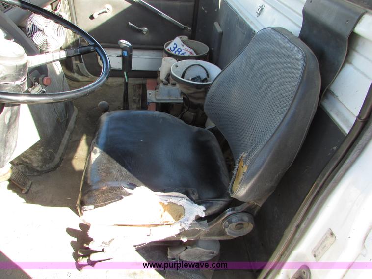 image for item I6656 1989 Ford L9000 mixer truck