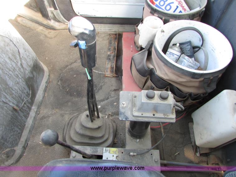 image for item I6656 1989 Ford L9000 mixer truck