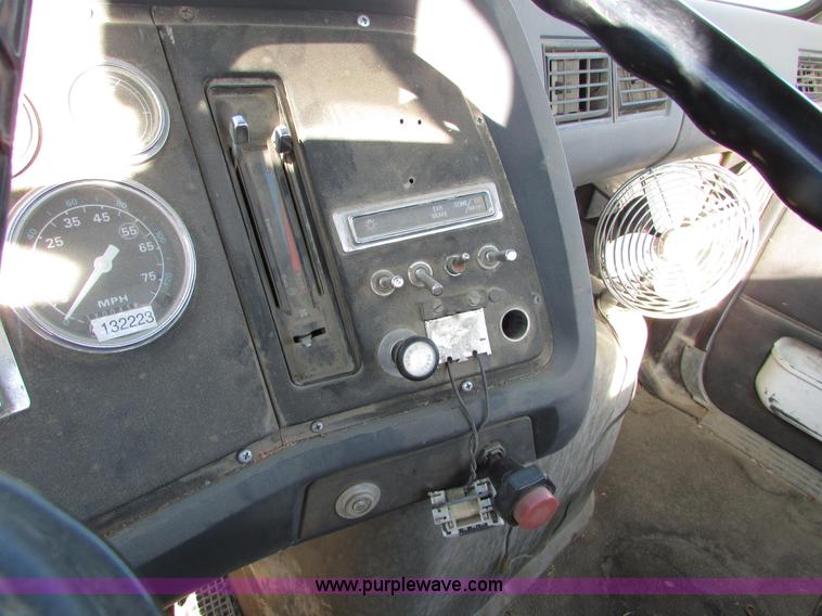 image for item I6656 1989 Ford L9000 mixer truck