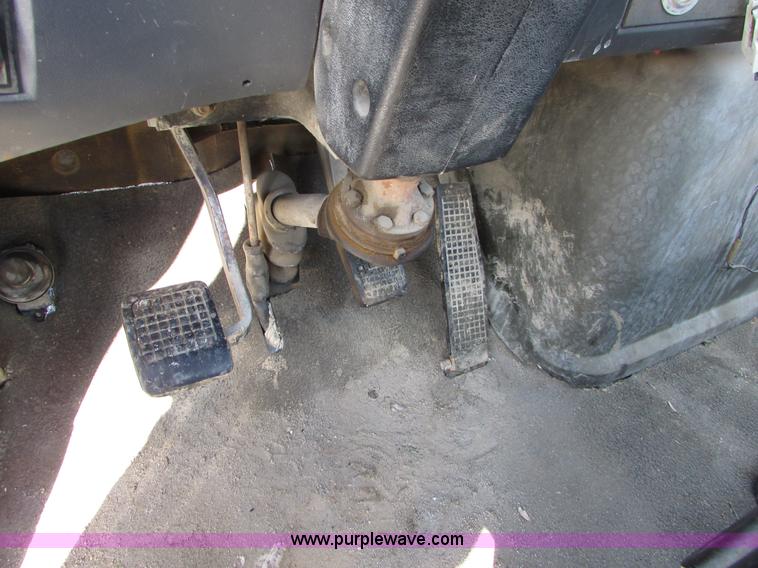 image for item I6656 1989 Ford L9000 mixer truck