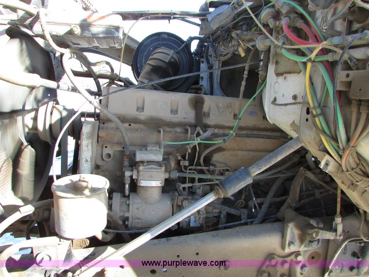 image for item I6656 1989 Ford L9000 mixer truck