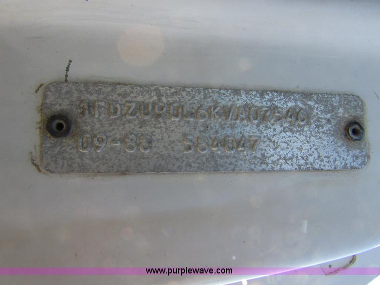 image for item I6656 1989 Ford L9000 mixer truck