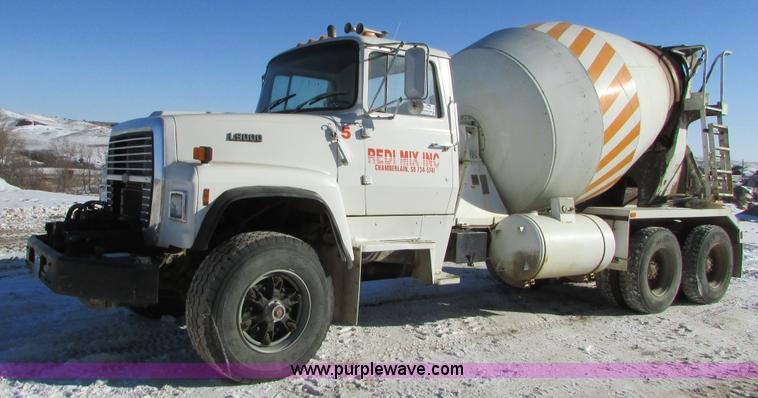 image for item I6657 1988 Ford L9000 mixer truck