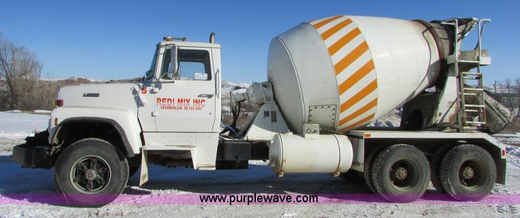 image for item I6657 1988 Ford L9000 mixer truck