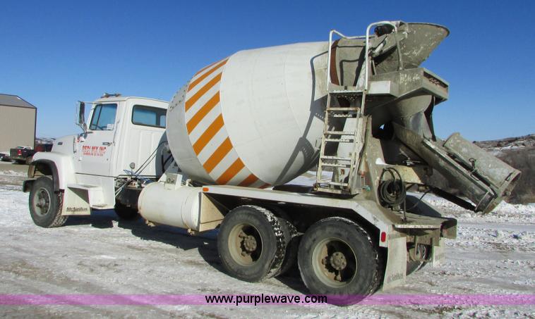 image for item I6657 1988 Ford L9000 mixer truck