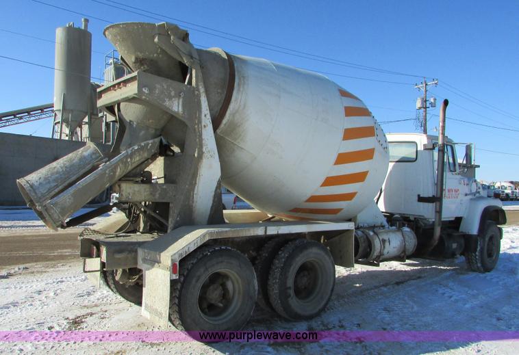 image for item I6657 1988 Ford L9000 mixer truck