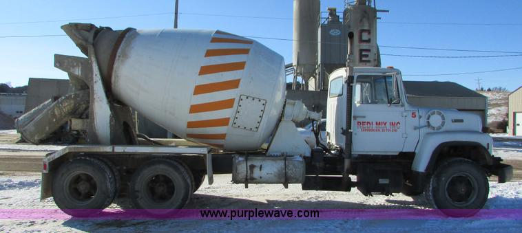 image for item I6657 1988 Ford L9000 mixer truck