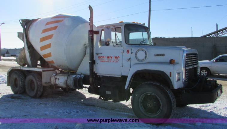 image for item I6657 1988 Ford L9000 mixer truck