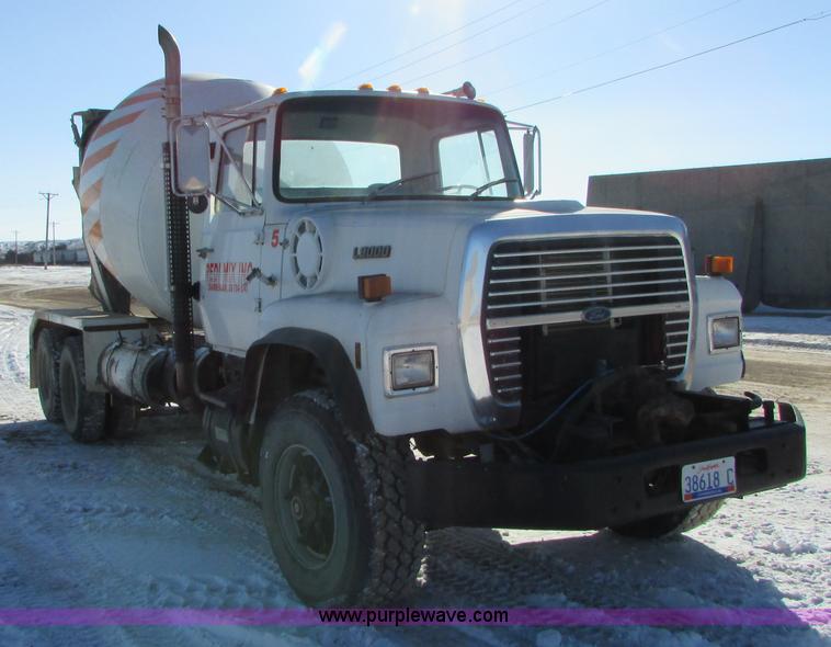 image for item I6657 1988 Ford L9000 mixer truck