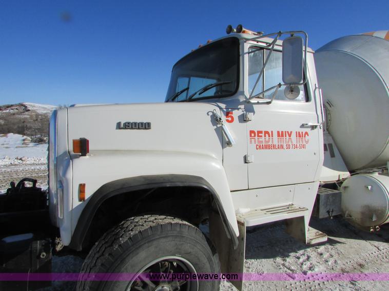 image for item I6657 1988 Ford L9000 mixer truck