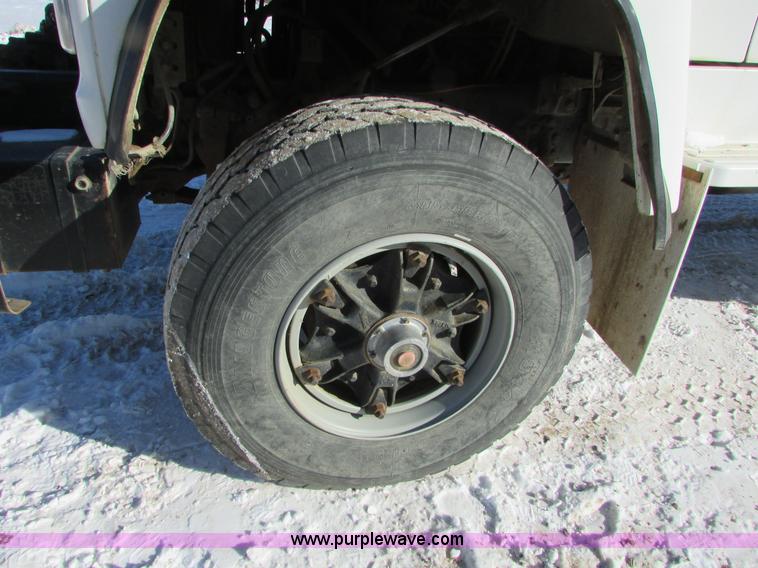 image for item I6657 1988 Ford L9000 mixer truck