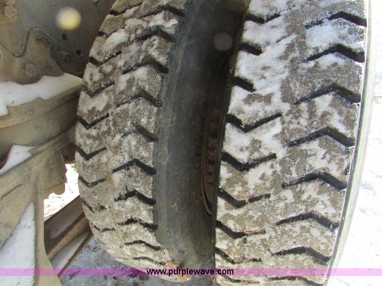 image for item I6657 1988 Ford L9000 mixer truck