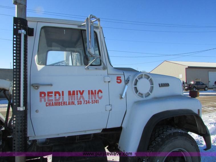 image for item I6657 1988 Ford L9000 mixer truck