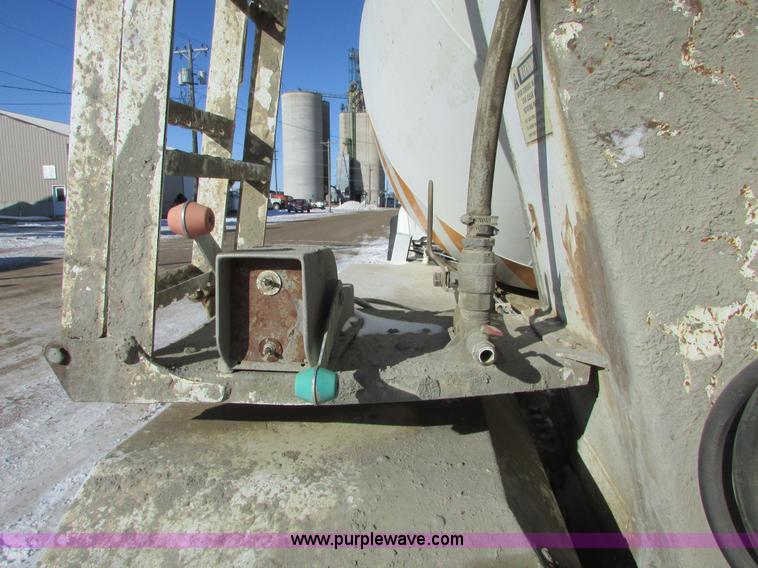 image for item I6657 1988 Ford L9000 mixer truck