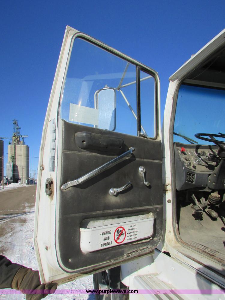image for item I6657 1988 Ford L9000 mixer truck