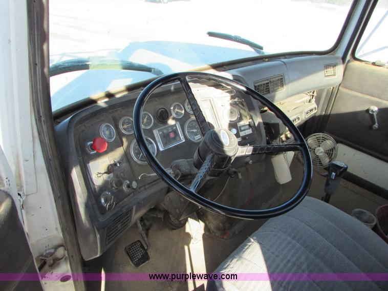 image for item I6657 1988 Ford L9000 mixer truck