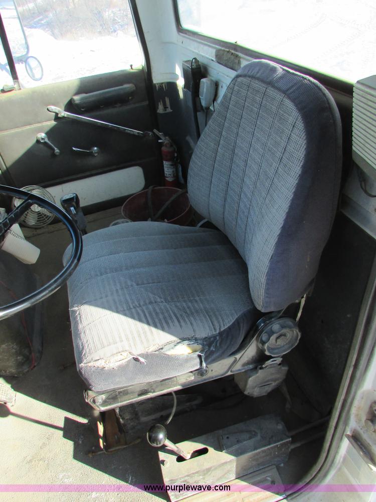 image for item I6657 1988 Ford L9000 mixer truck