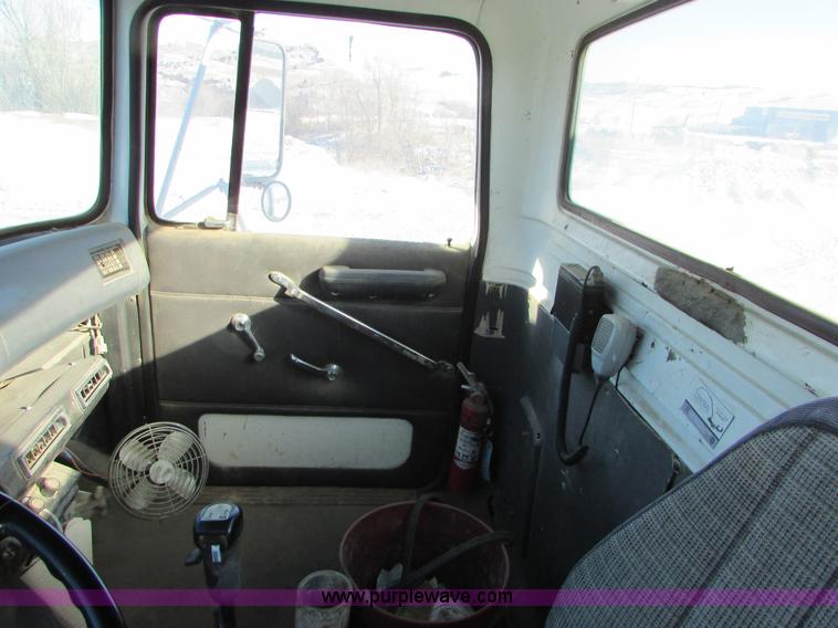 image for item I6657 1988 Ford L9000 mixer truck